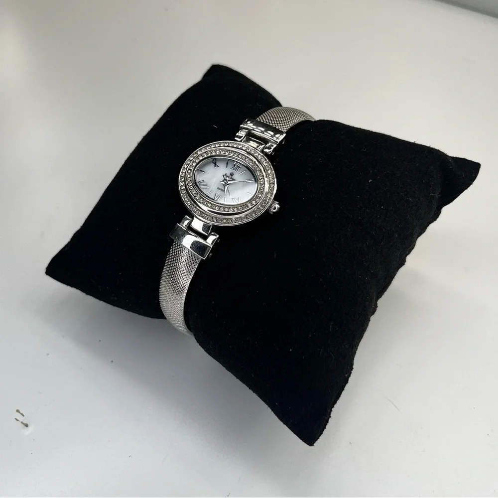 VTG PREMIER DESIGN WRISTWATCH WOMEN SILVER TONE FAUX DIAMONDS QUARTZ NEW BATTERY